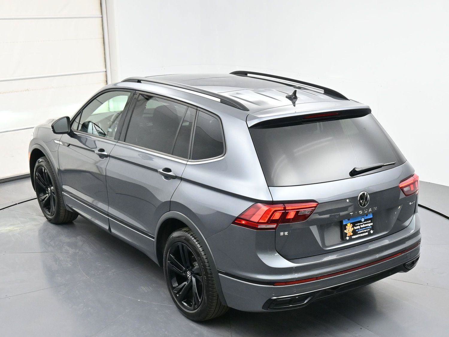 Certified 2024 Volkswagen Tiguan SE R-Line AWD/4WD image 31