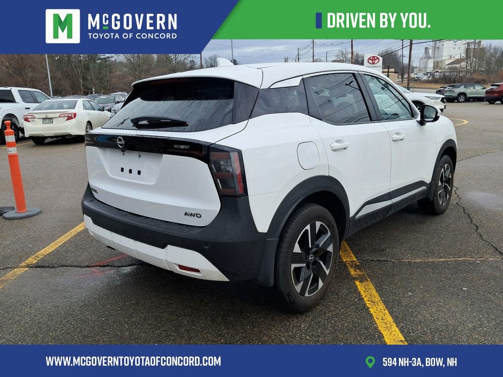 Used 2025 Nissan Kicks SV image 3