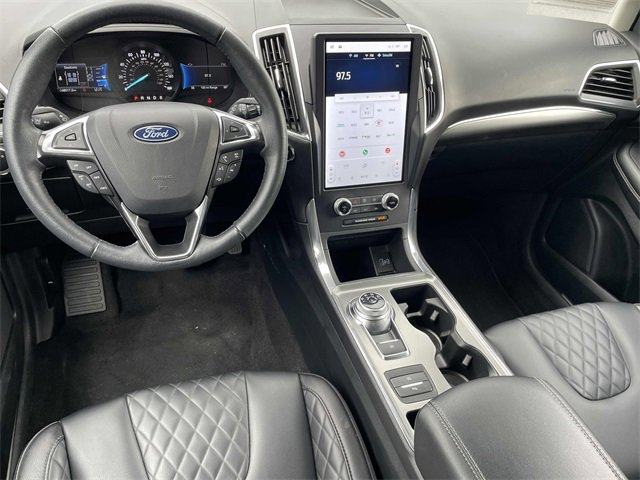 Used 2024 Ford Edge Titanium image 2