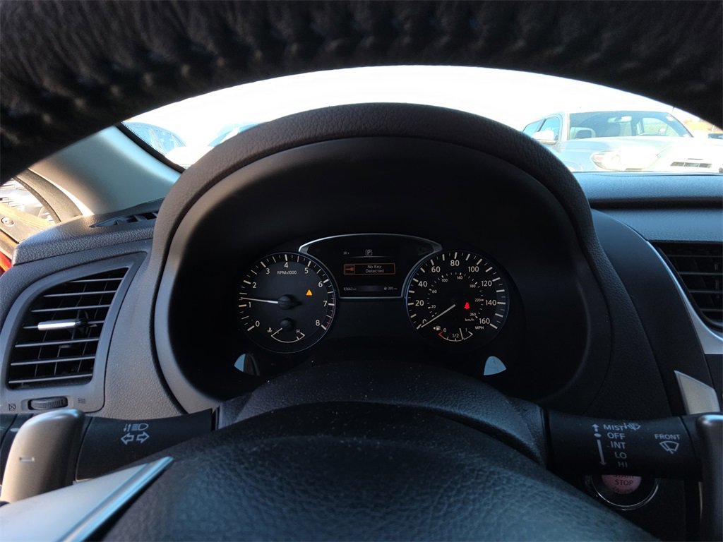 Used 2016 Nissan Altima 2.5 SR w/ Interior Lighting Package image 10