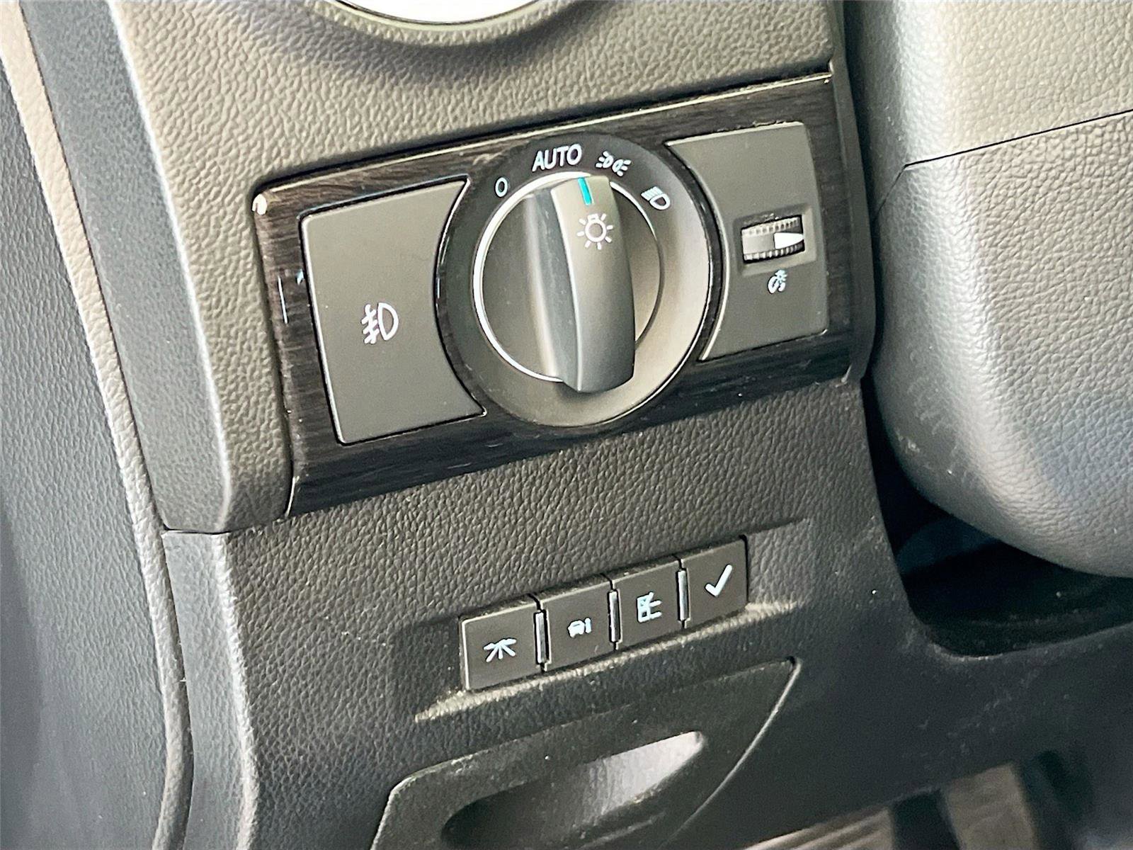 Used 2014 Chevrolet Captiva Sport LT w/ Convenience Package FWD image 14