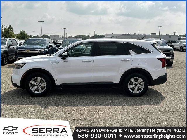 Used 2023 Kia Sorento LX FWD image 2
