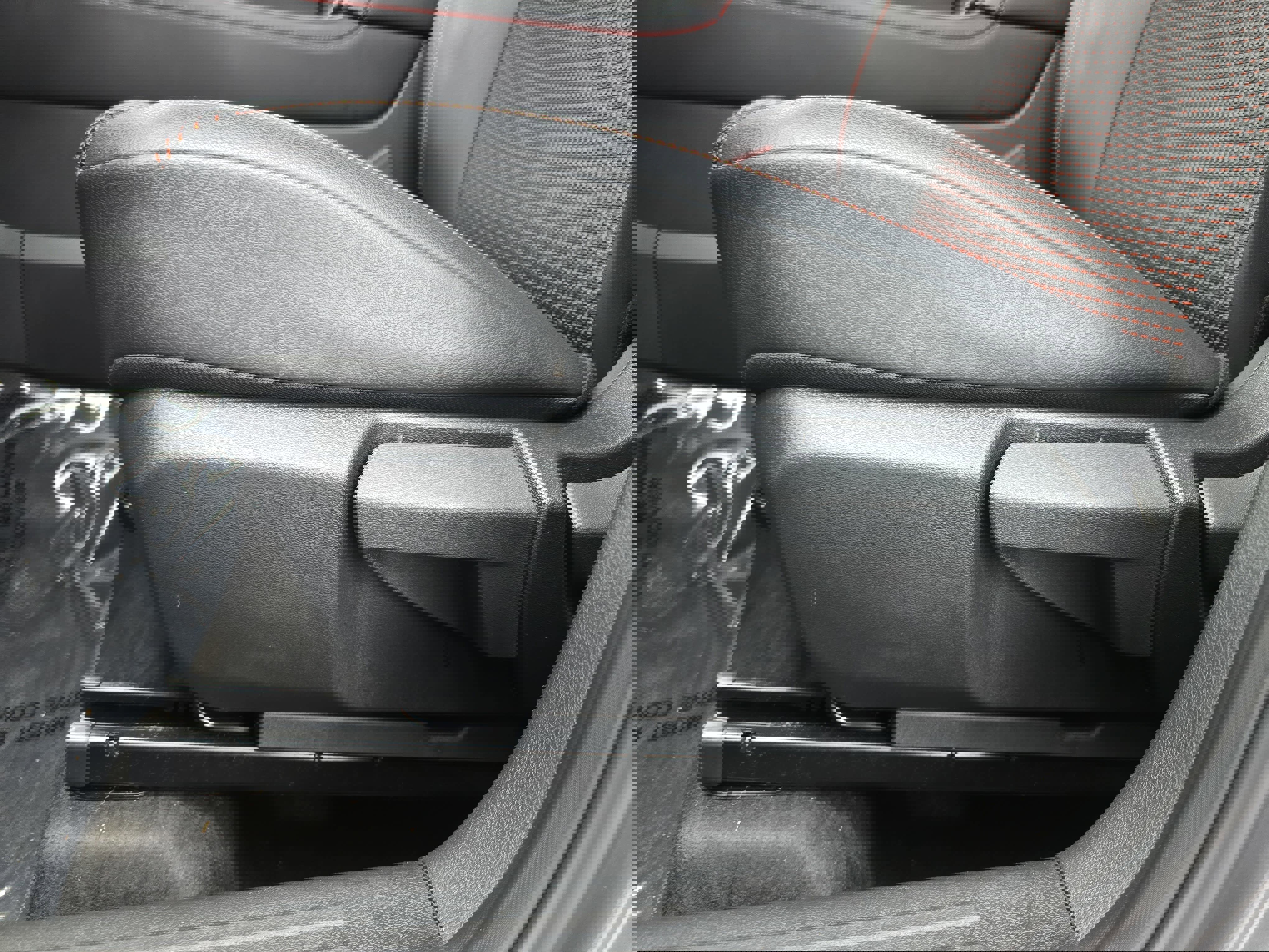 Certified 2025 Nissan Kicks SR image 28