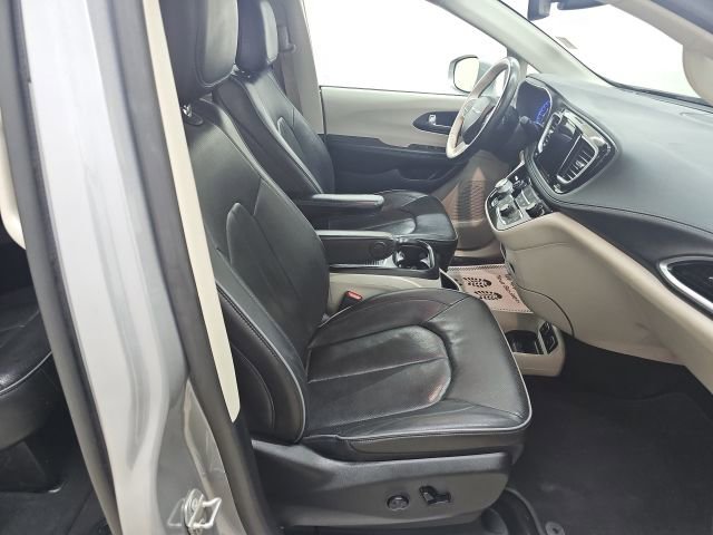 Used 2020 Chrysler Pacifica Limited FWD image 23