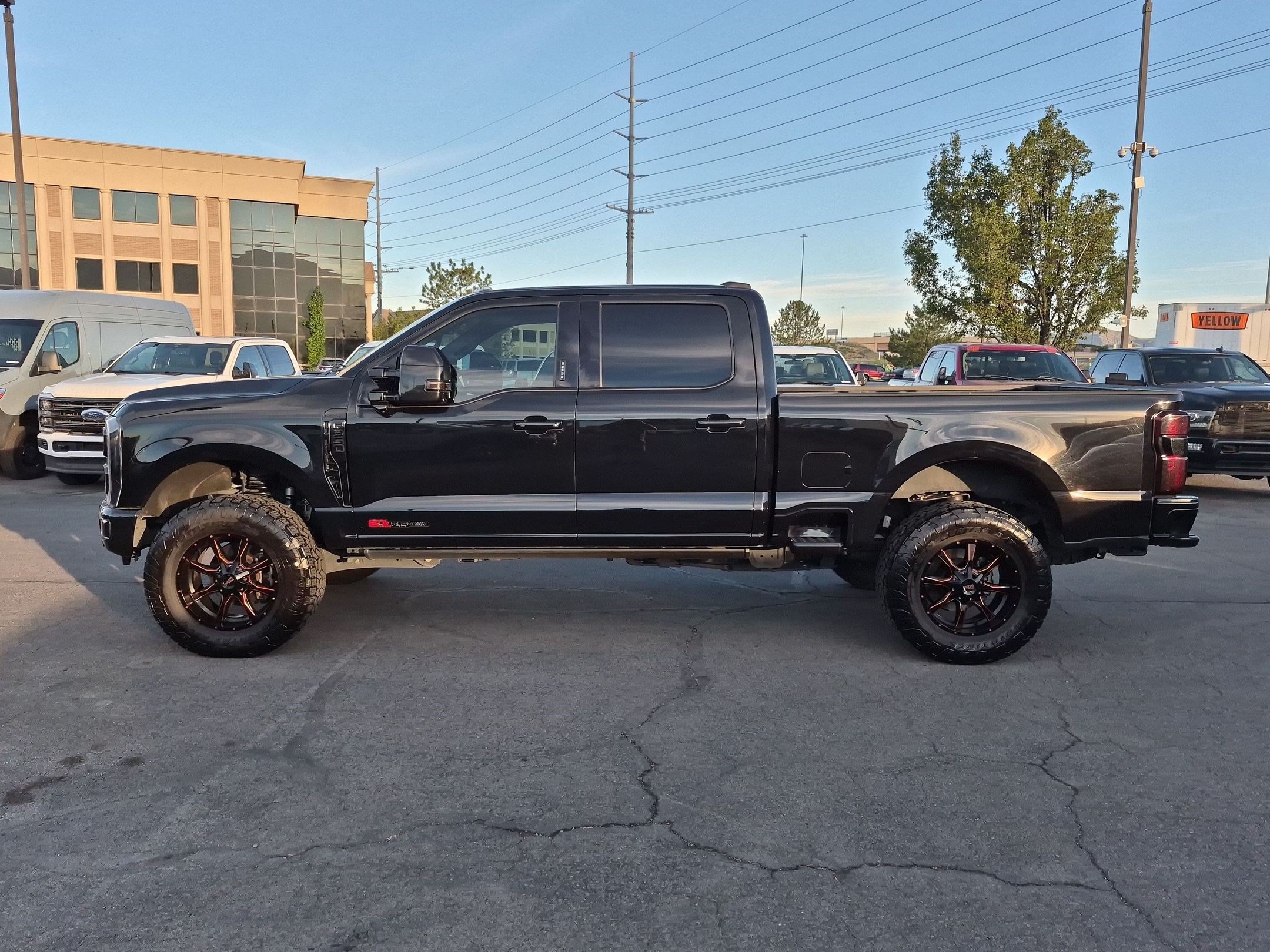 Used 2024 Ford F350 Platinum w/ Tremor Off-Road Package AWD/4WD image 9