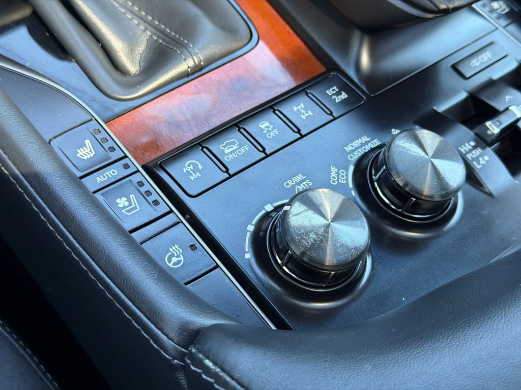 Used 2019 Lexus LX 570 4WD w/ Luxury Package image 32