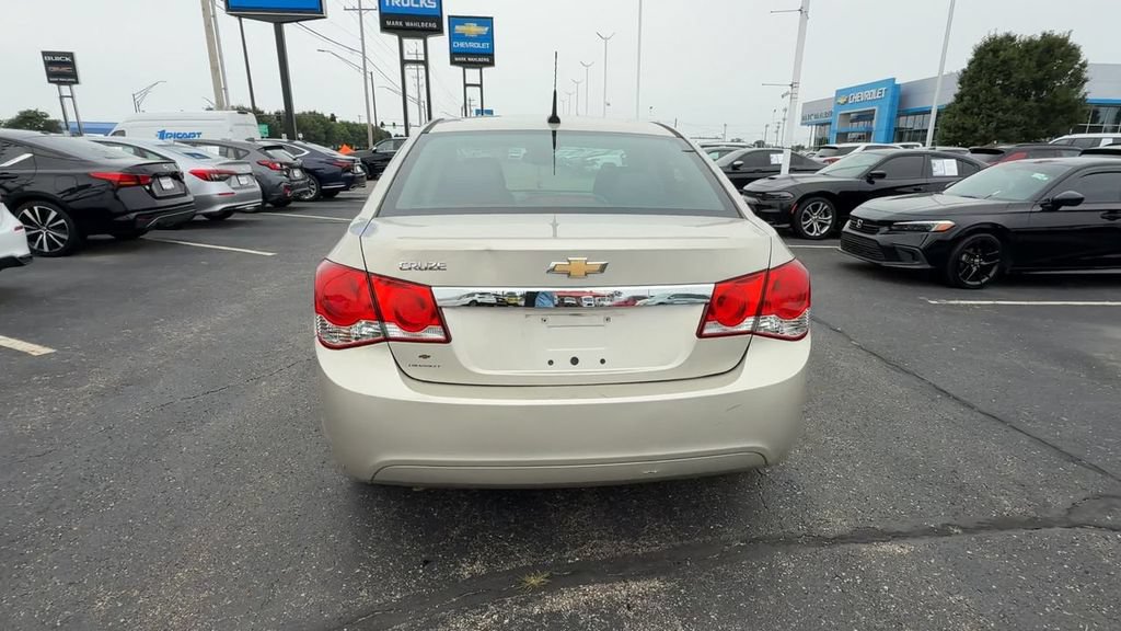 Used 2013 Chevrolet Cruze LS FWD image 7