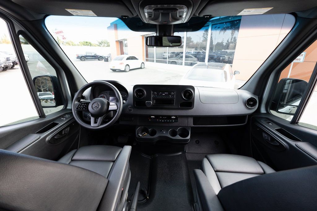 Used 2021 Mercedes-Benz Sprinter 2500 image 23