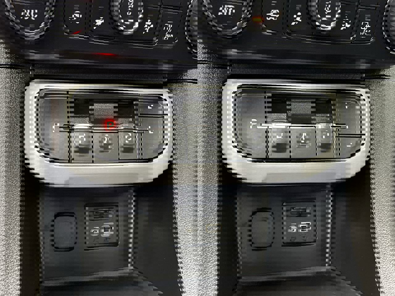 Certified 2023 GMC Acadia SLE w/ Driver Convenience Package image 28