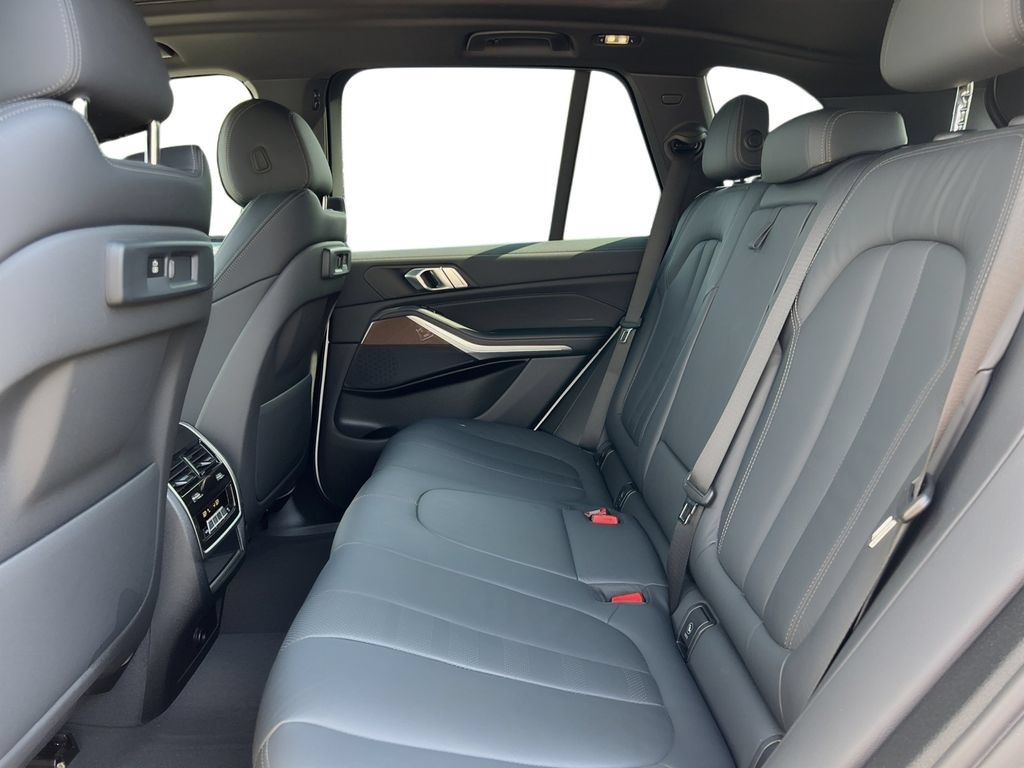 Used 2022 BMW X5 xDrive40i w/ Premium Package AWD/4WD image 7