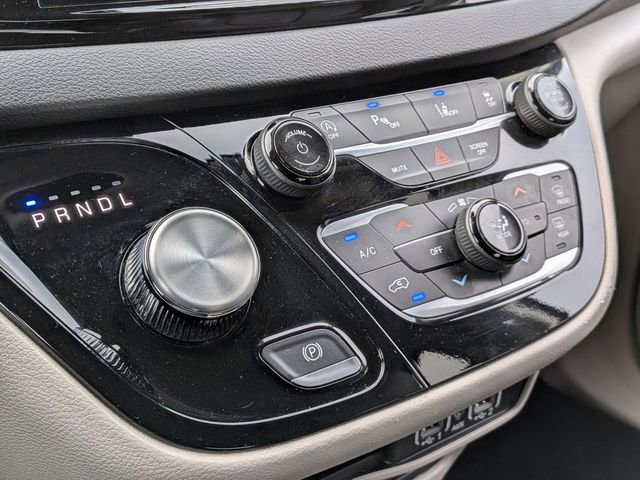 Certified 2024 Chrysler Pacifica Touring-L image 22