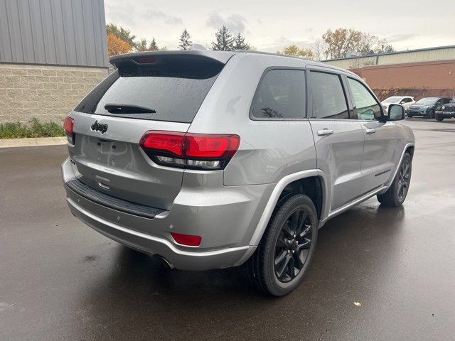 Used 2019 Jeep Grand Cherokee Altitude image 5