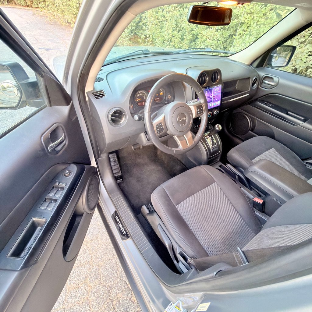Used 2014 Jeep Patriot Latitude AWD/4WD image 9