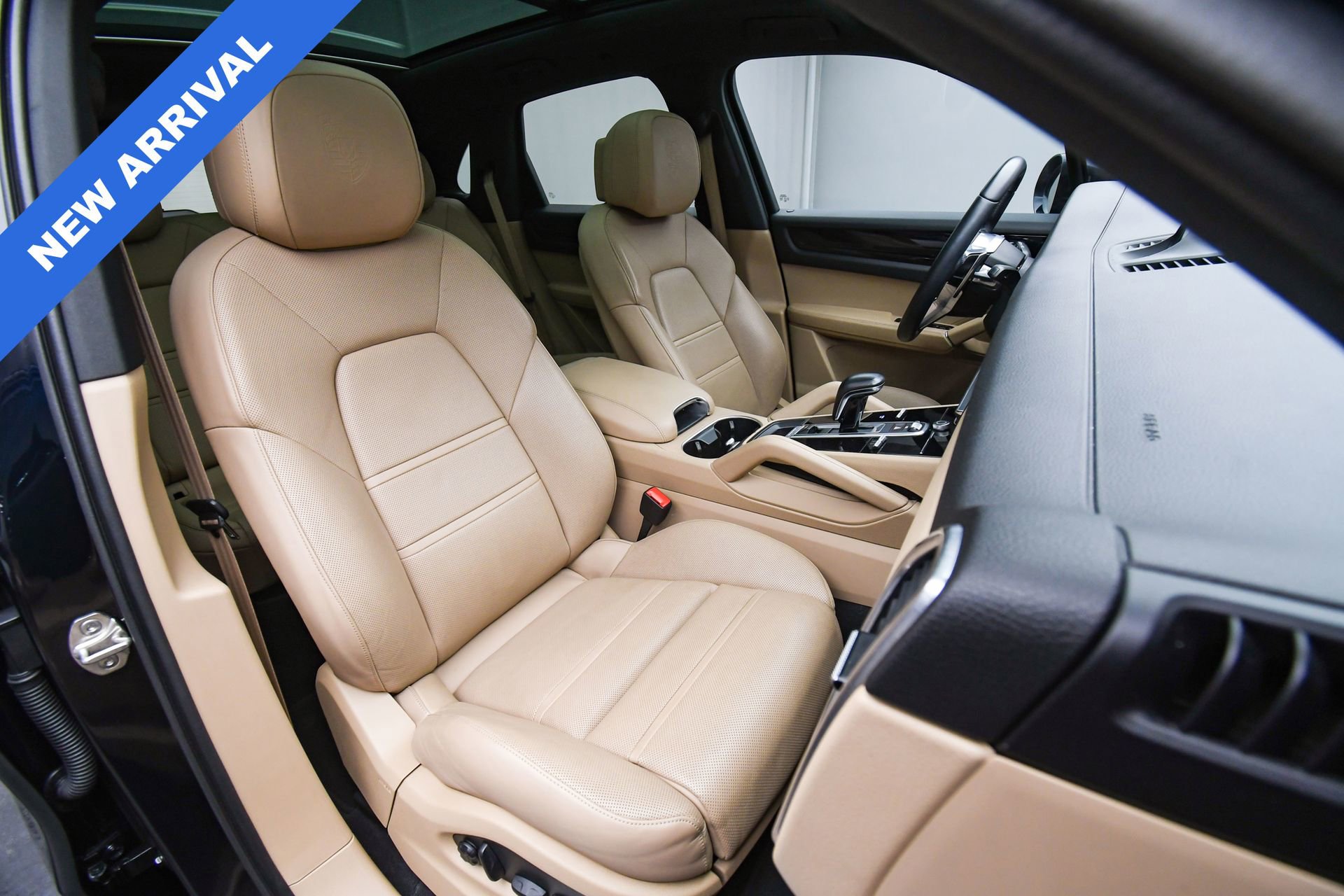 Used 2023 Porsche Cayenne Platinum Edition image 17