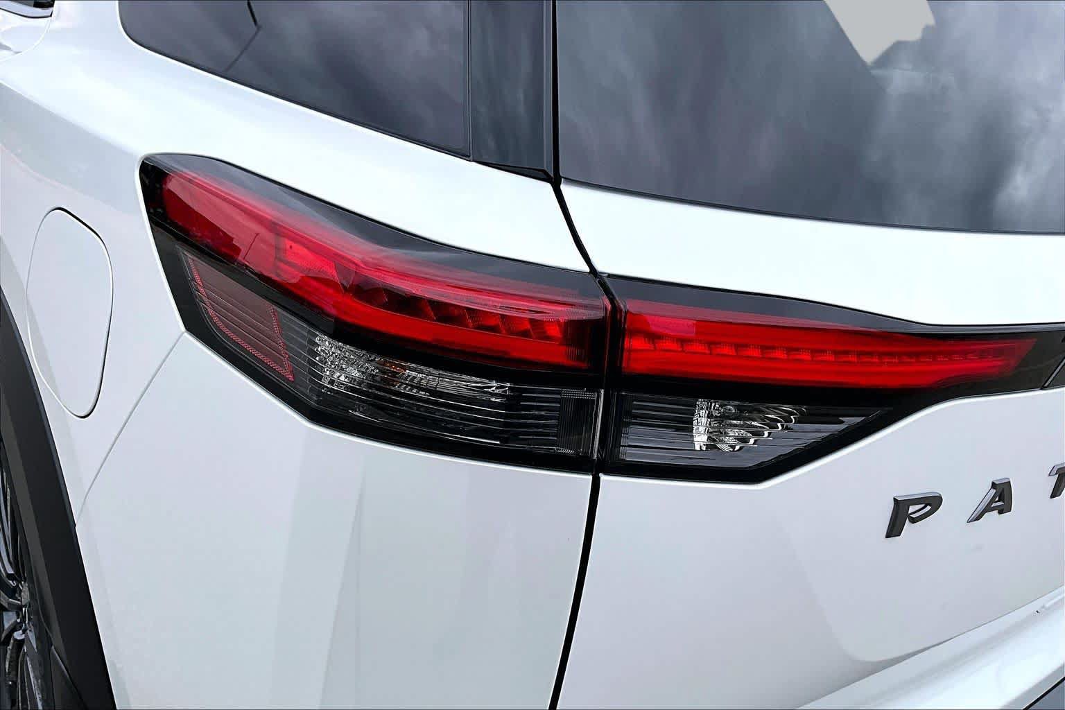 New 2026 Nissan Pathfinder SL FWD image 12
