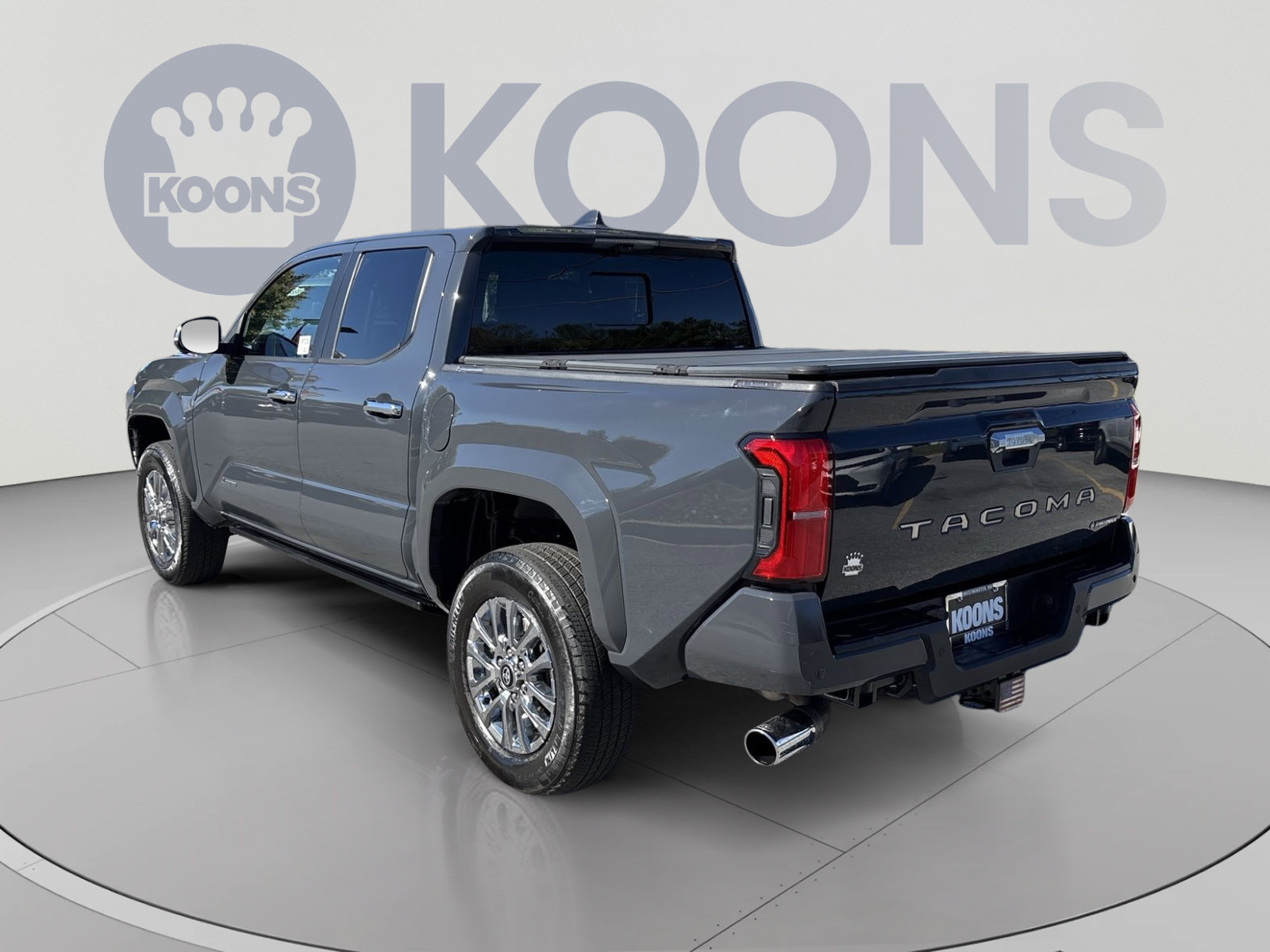 Used 2024 Toyota Tacoma Limited AWD/4WD image 4