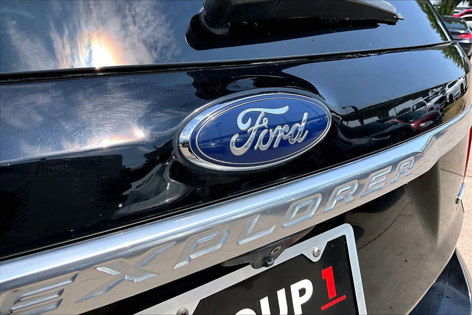 Used 2017 Ford Explorer Platinum AWD/4WD image 31