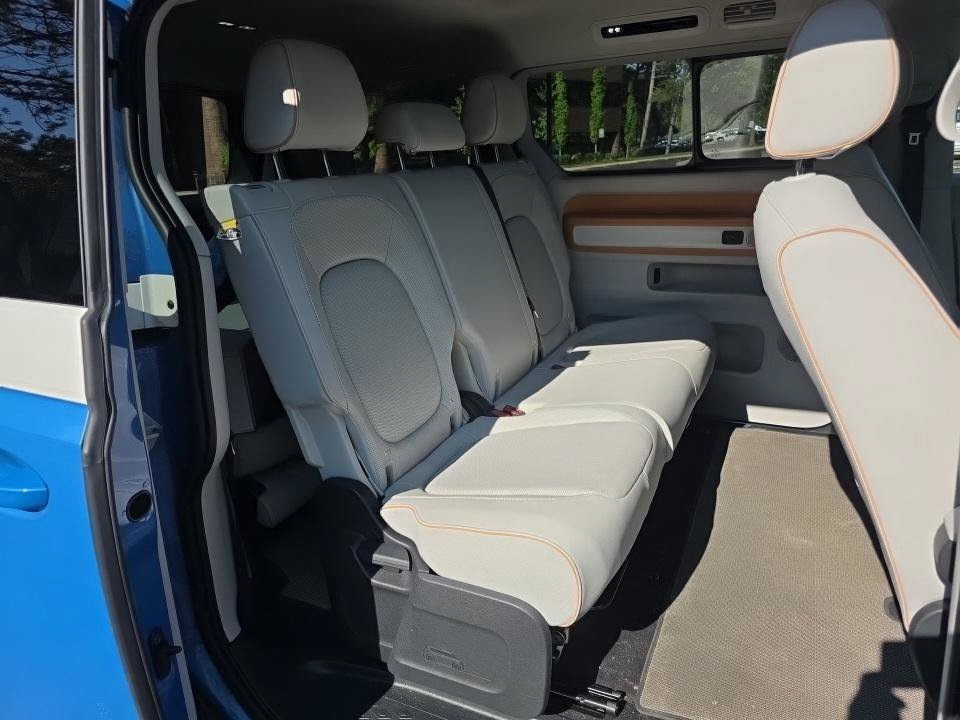 Used 2025 Volkswagen ID. Buzz 1st Edition RWD image 25