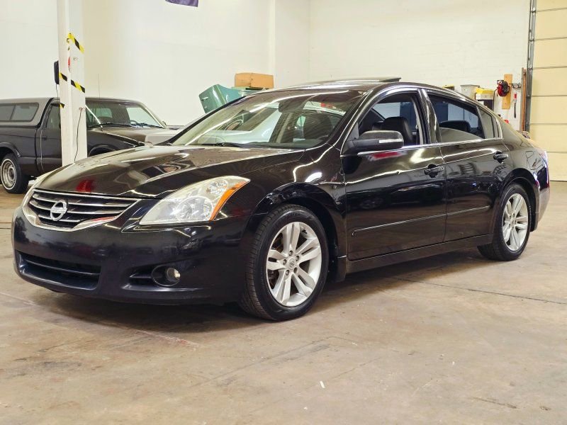 Used 2010 Nissan Altima 3.5 SR w/ Premium Pkg FWD image 1
