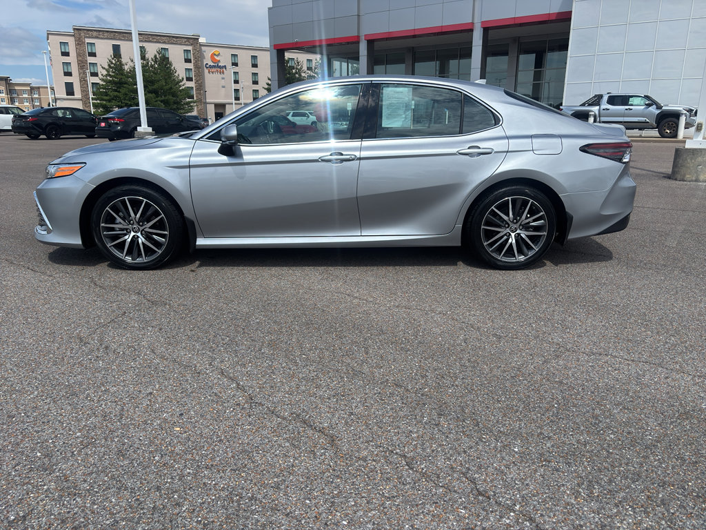 Used 2024 Toyota Camry XLE image 2