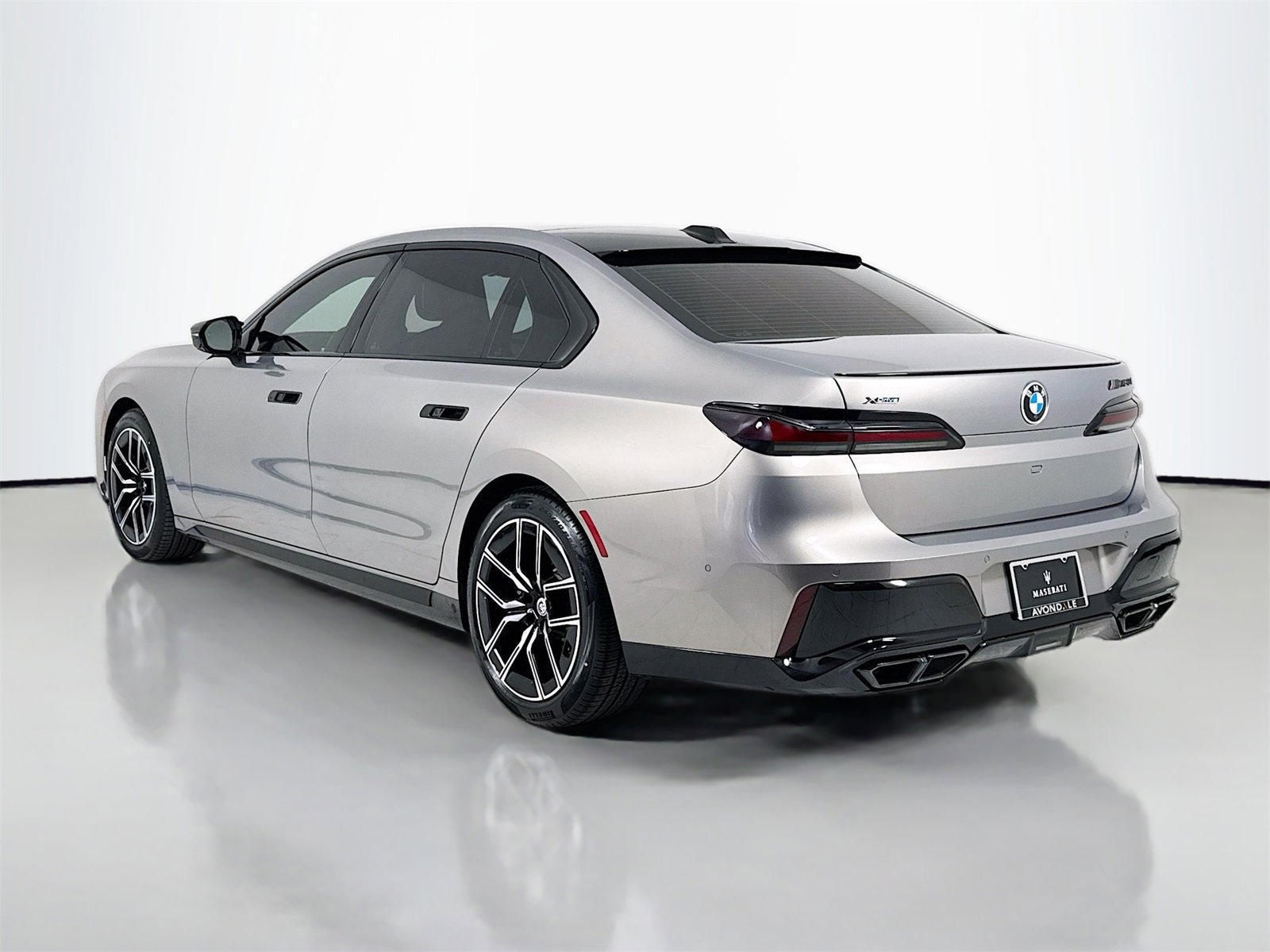 Used 2023 BMW 760i xDrive w/ Luxury Rear Seating Package image 5