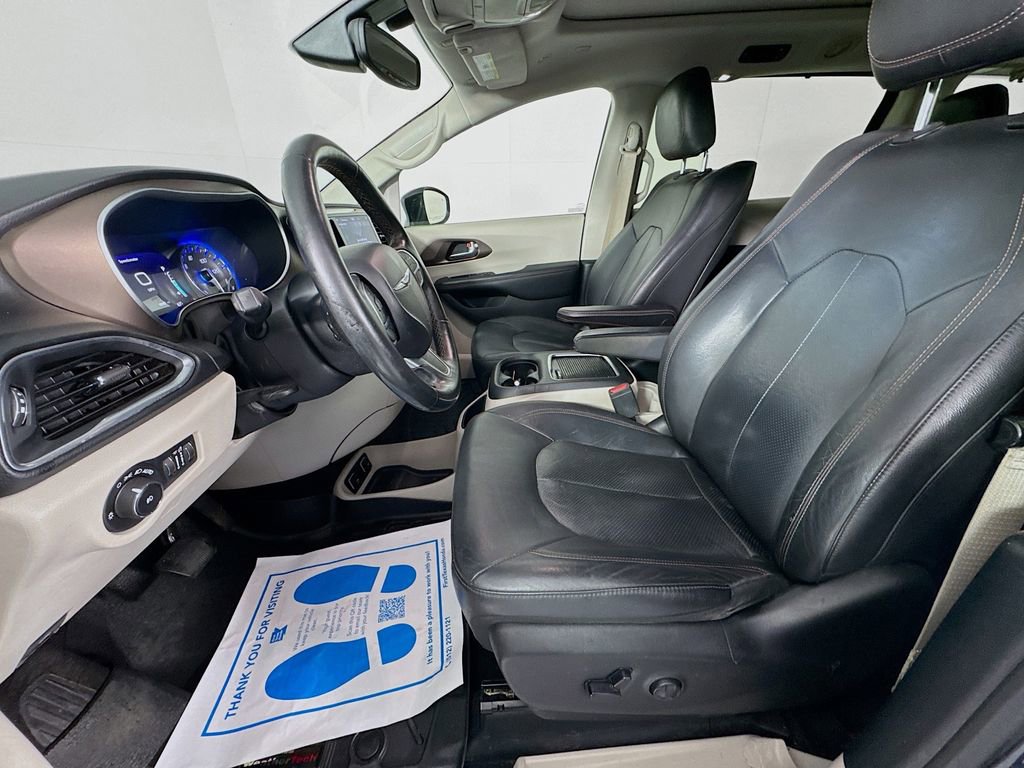 Used 2019 Chrysler Pacifica Touring-L Plus w/ Tire & Wheel Group image 25