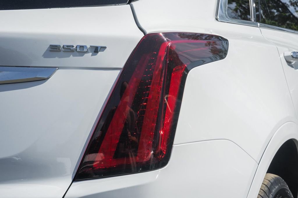 Used 2025 Cadillac XT5 Premium Luxury image 6