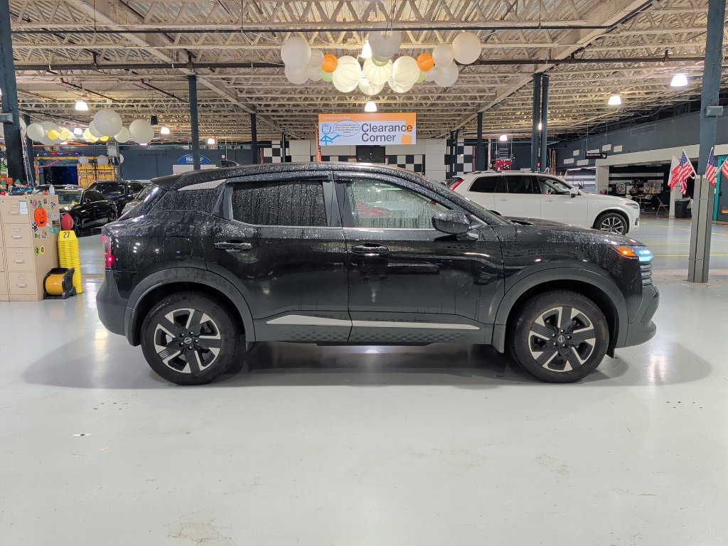 Used 2025 Nissan Kicks SV AWD/4WD image 8