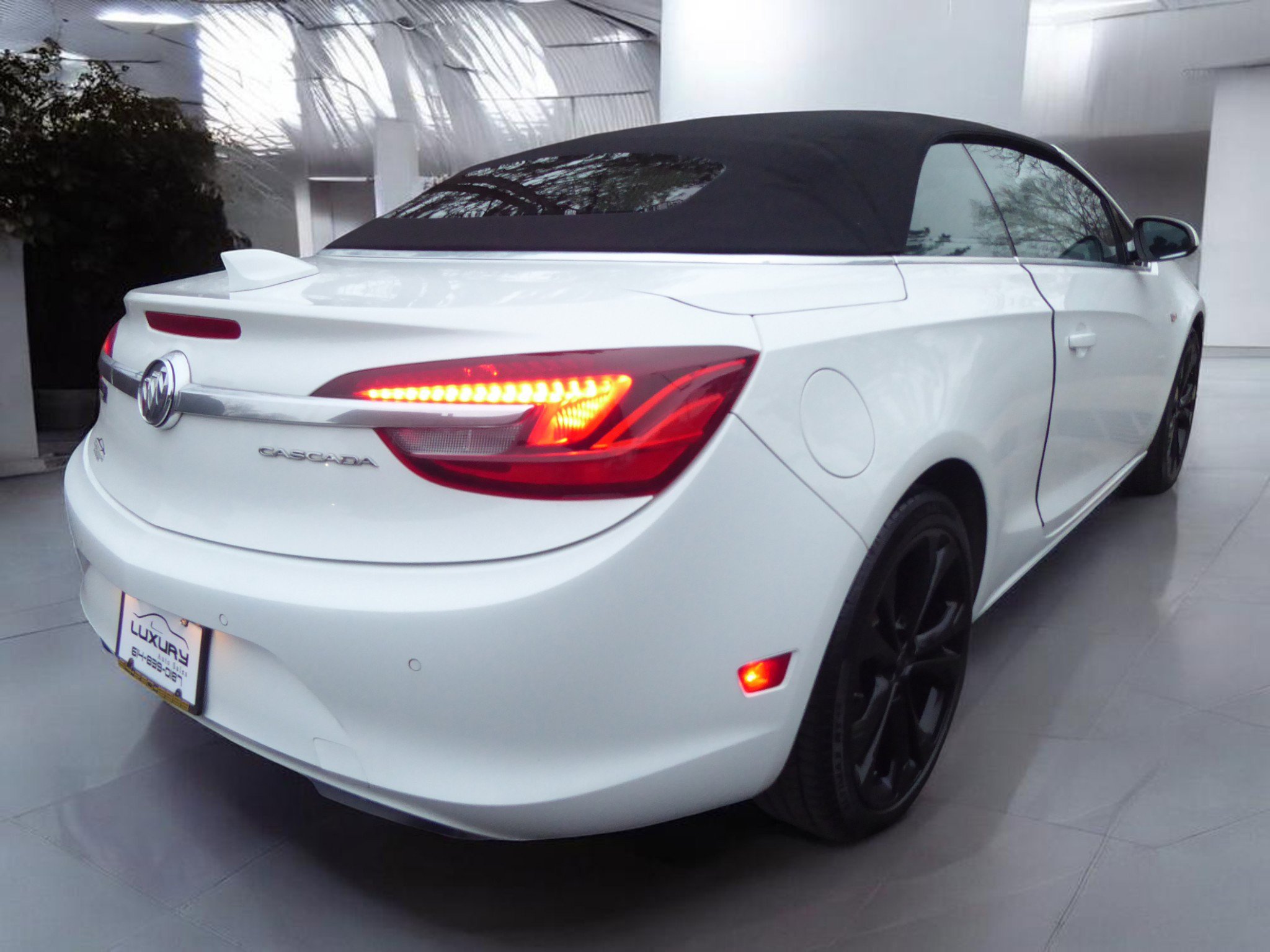 Used 2019 Buick Cascada Premium image 11