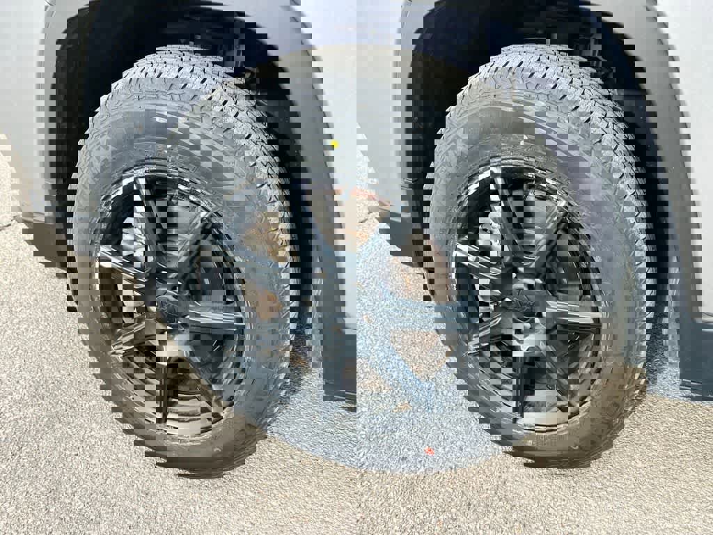 Used 2019 Jeep Cherokee Latitude w/ Cold Weather Group image 29