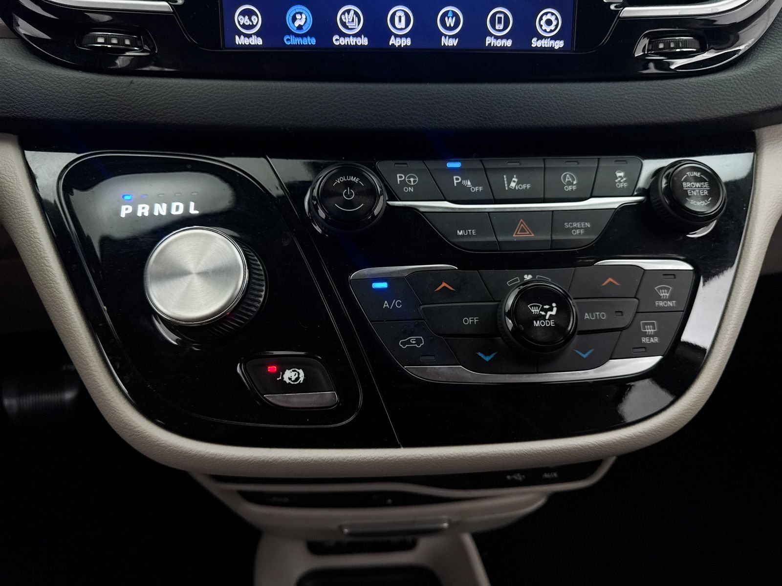 Used 2018 Chrysler Pacifica Touring-L Plus w/ Advanced Safetytec Group FWD image 25