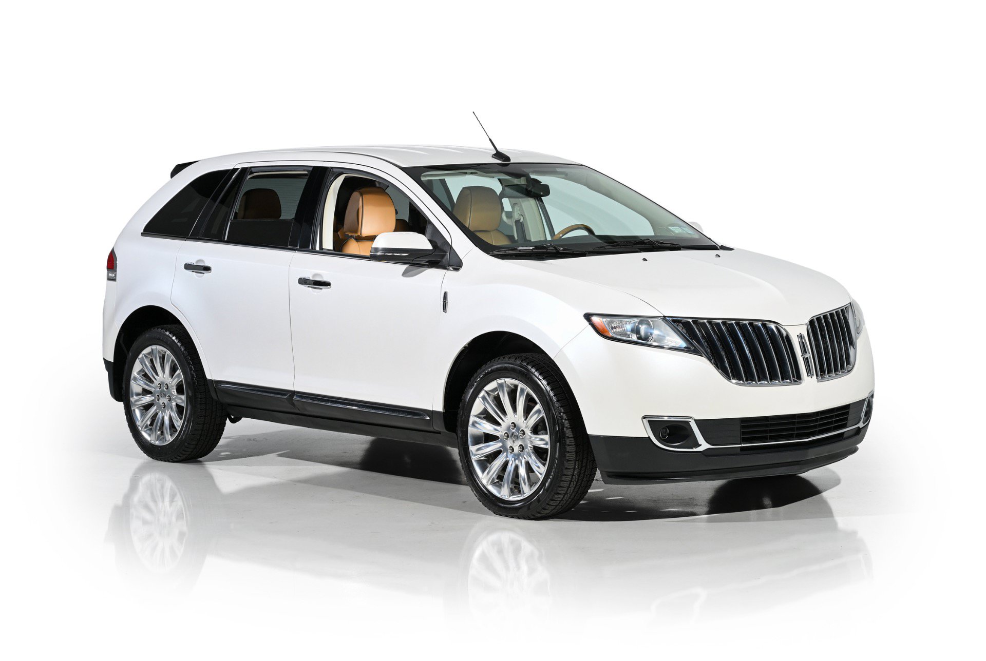 Used 2014 Lincoln MKX FWD w/ Equipment Group 101A image 1