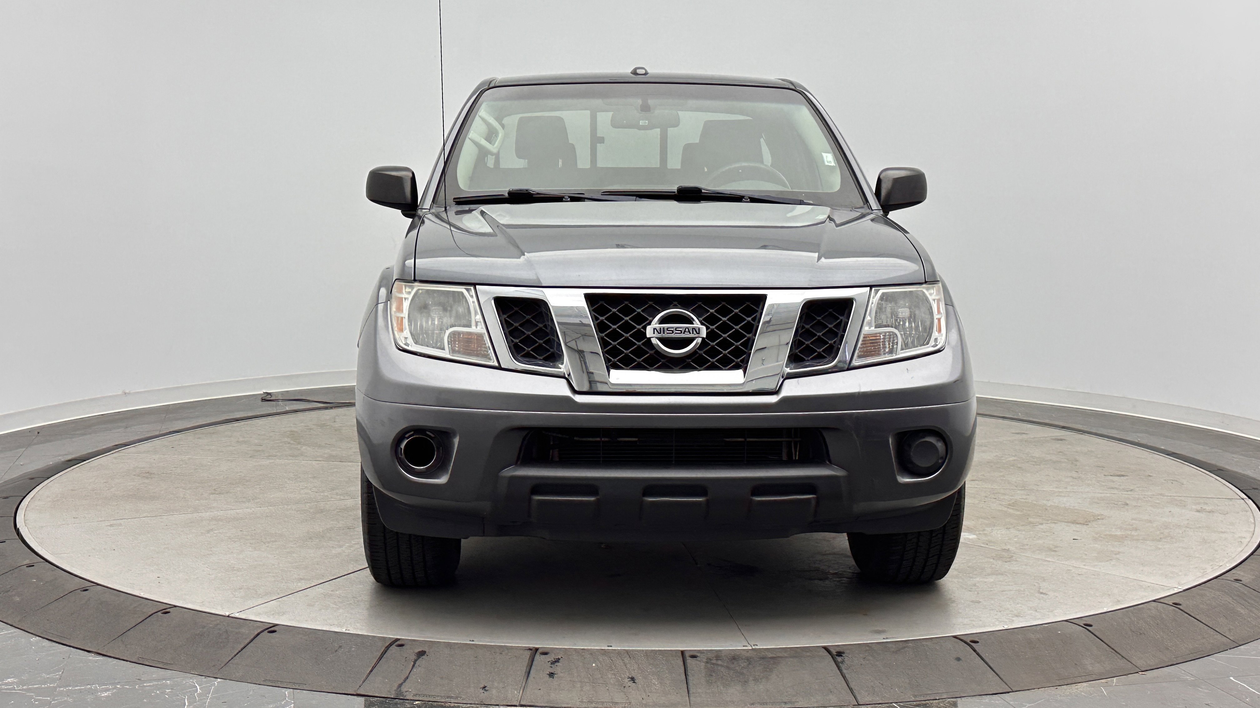 Used 2017 Nissan Frontier SV RWD image 2