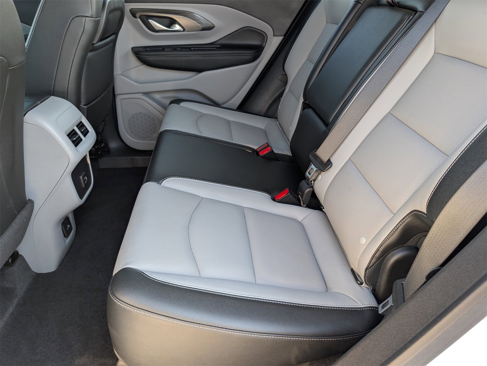 Used 2024 GMC Terrain SLT w/ Infotainment Package II image 16