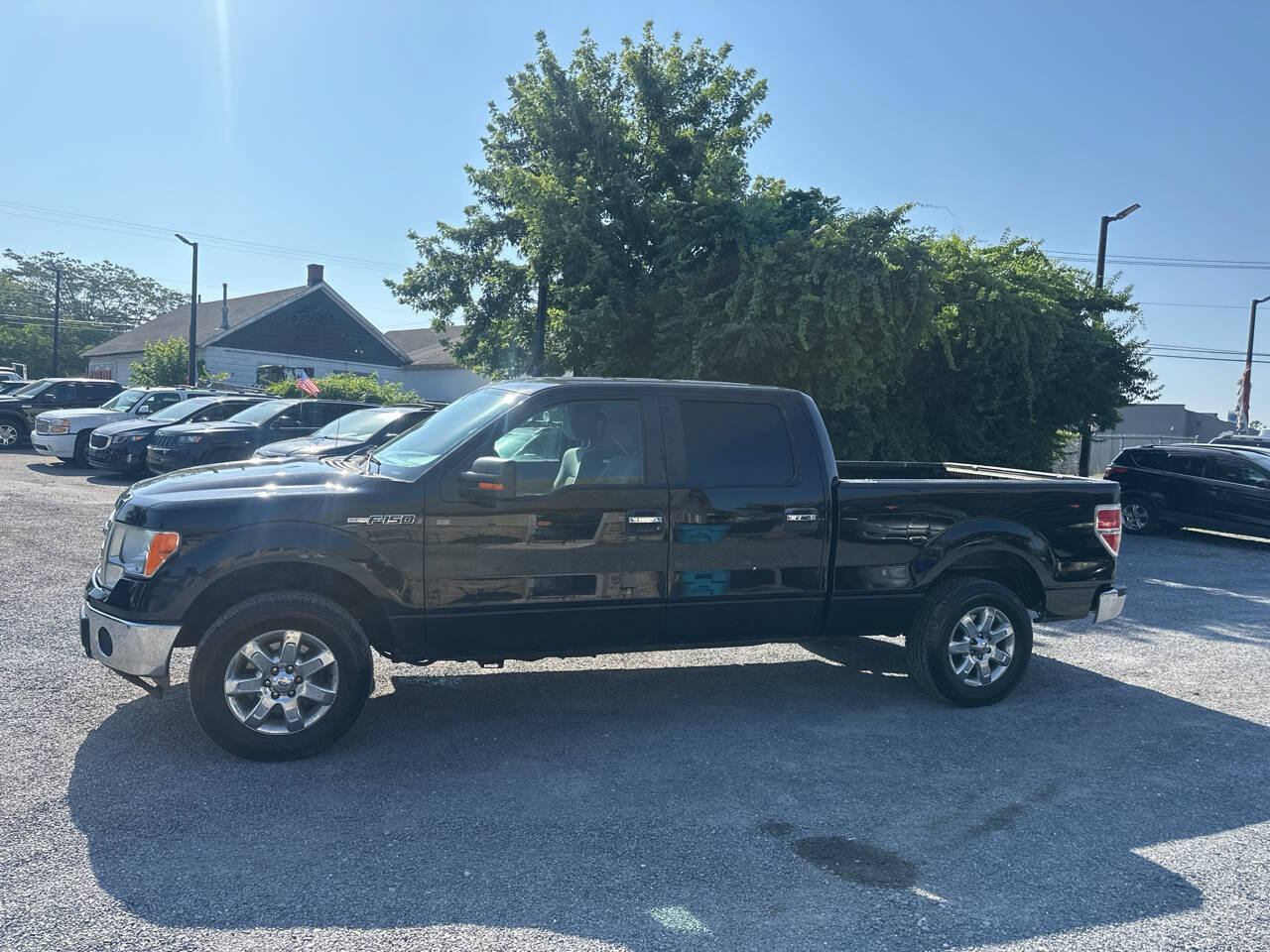 Used 2014 Ford F150 XLT w/ XLT Chrome Package AWD/4WD image 2