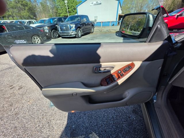 Used 2004 Subaru Outback image 11