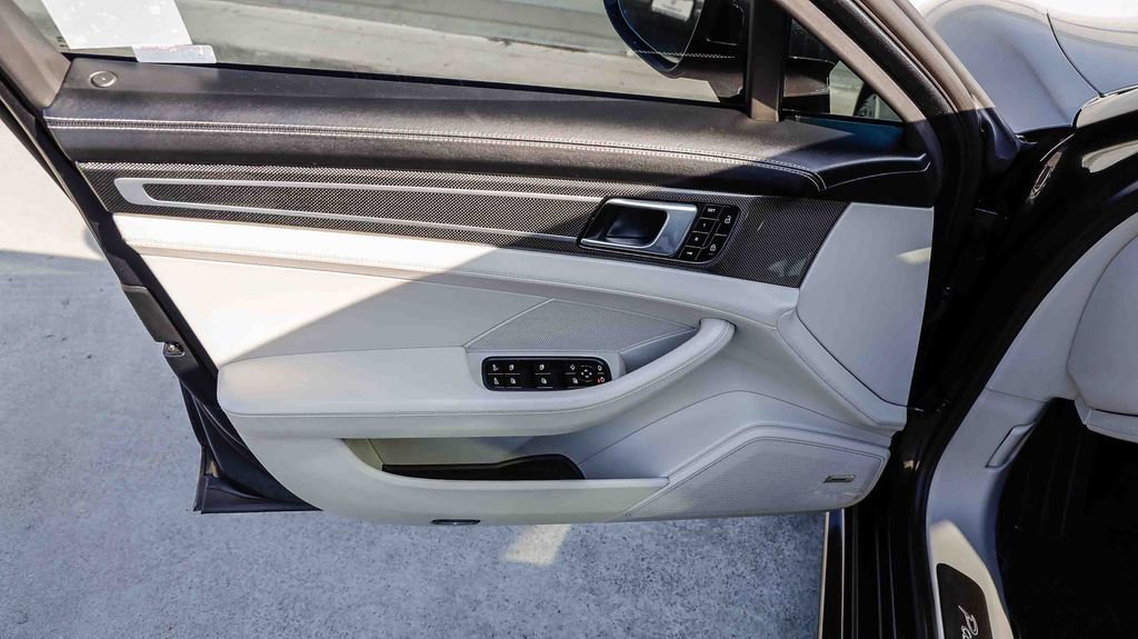Used 2019 Porsche Panamera GTS image 25