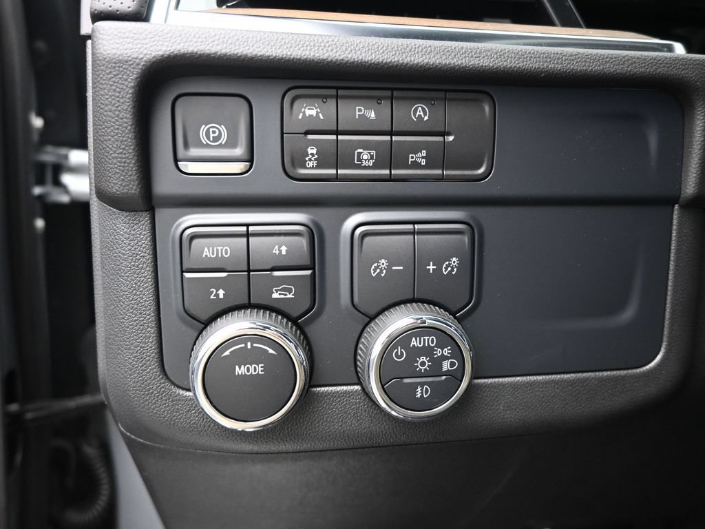 Used 2025 Chevrolet Tahoe High Country AWD/4WD image 17