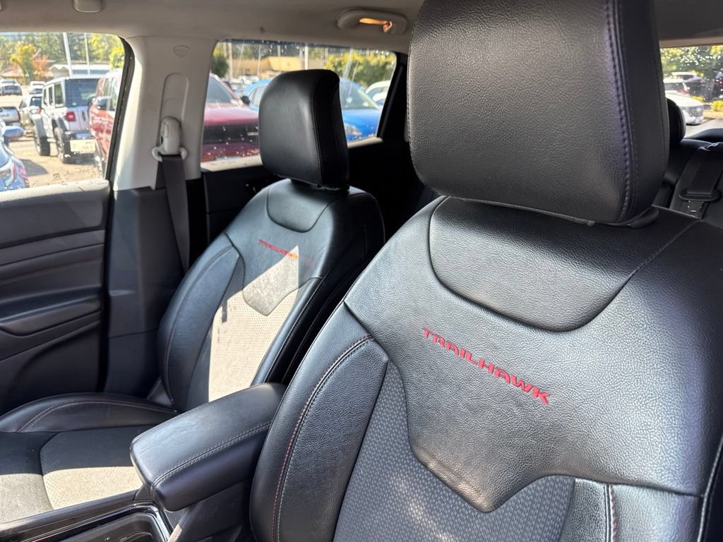 Used 2022 Jeep Compass Trailhawk w/ Trailhawk Convenience Group AWD/4WD image 4
