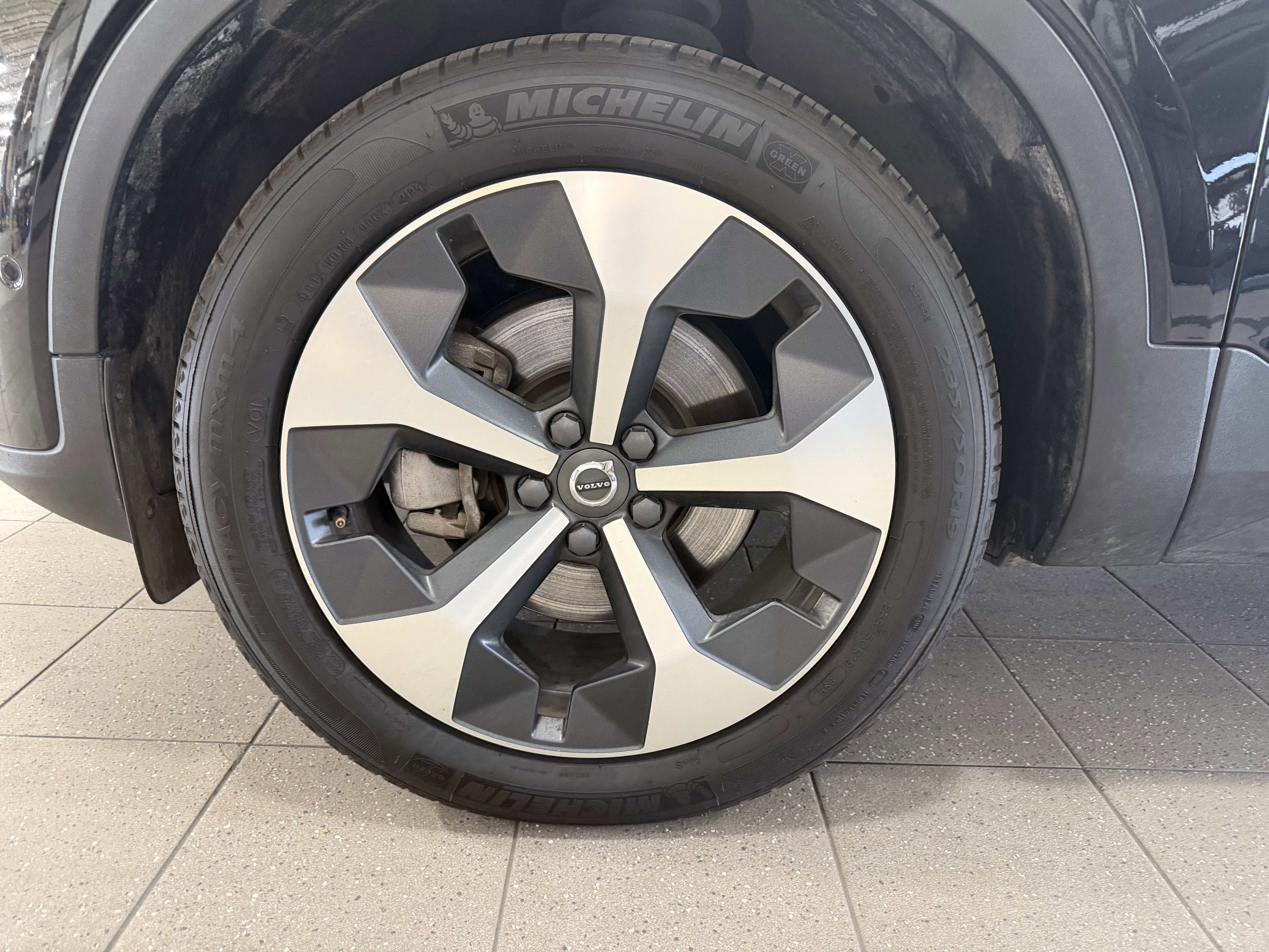 Used 2023 Volvo XC40 B4 Ultimate FWD image 5