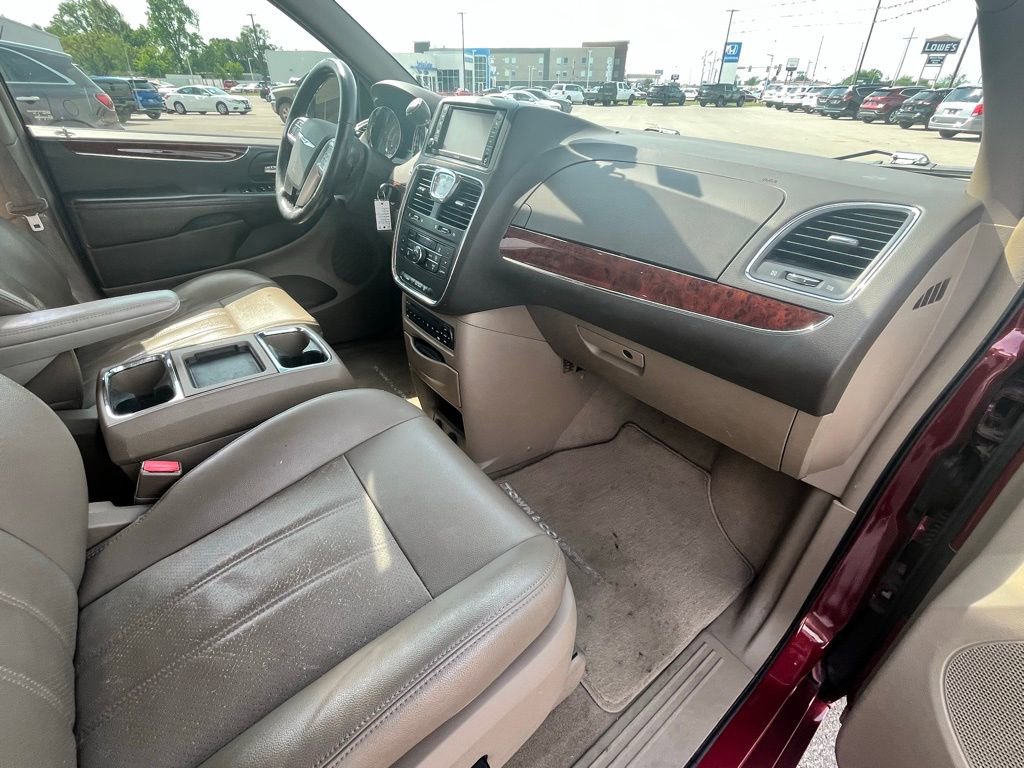 Used 2012 Chrysler Town & Country Touring-L w/ Entertainment Group #2 image 7