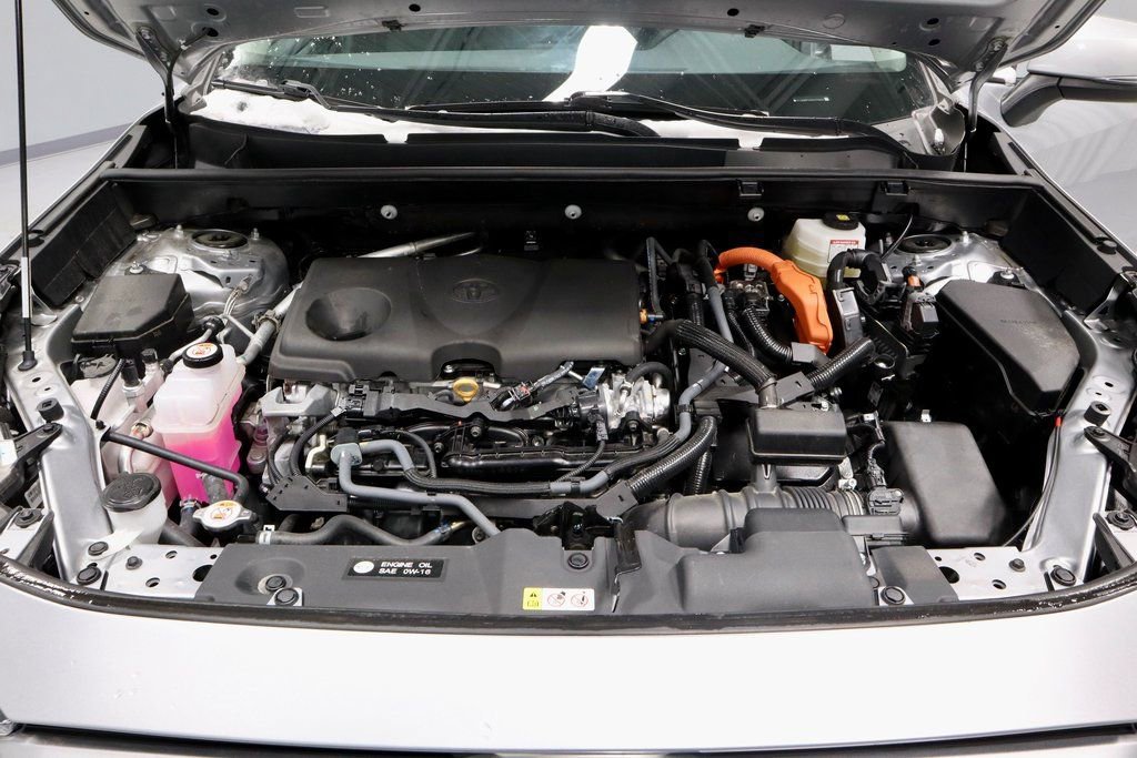 Used 2025 Toyota RAV4 XLE image 16