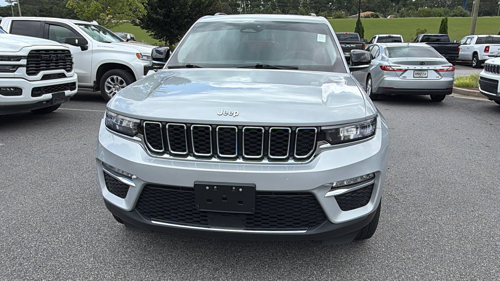 Used 2023 Jeep Grand Cherokee 4WD 4xe image 3
