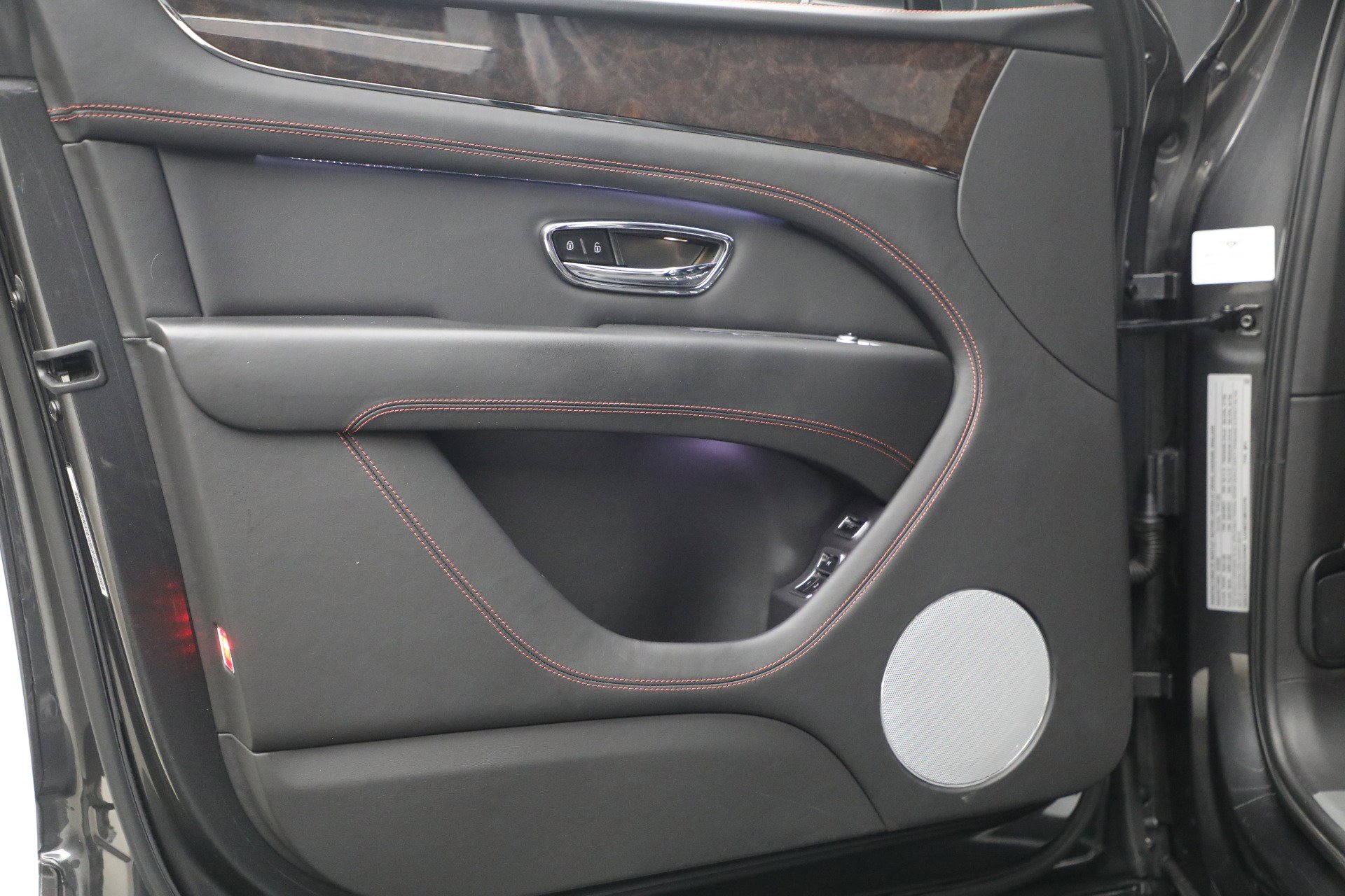 Certified 2021 Bentley Bentayga image 18