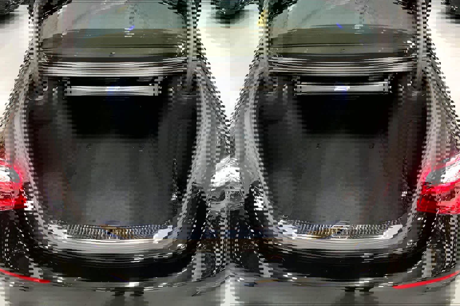 Used 2025 Mercedes-Benz S 500 4MATIC image 32