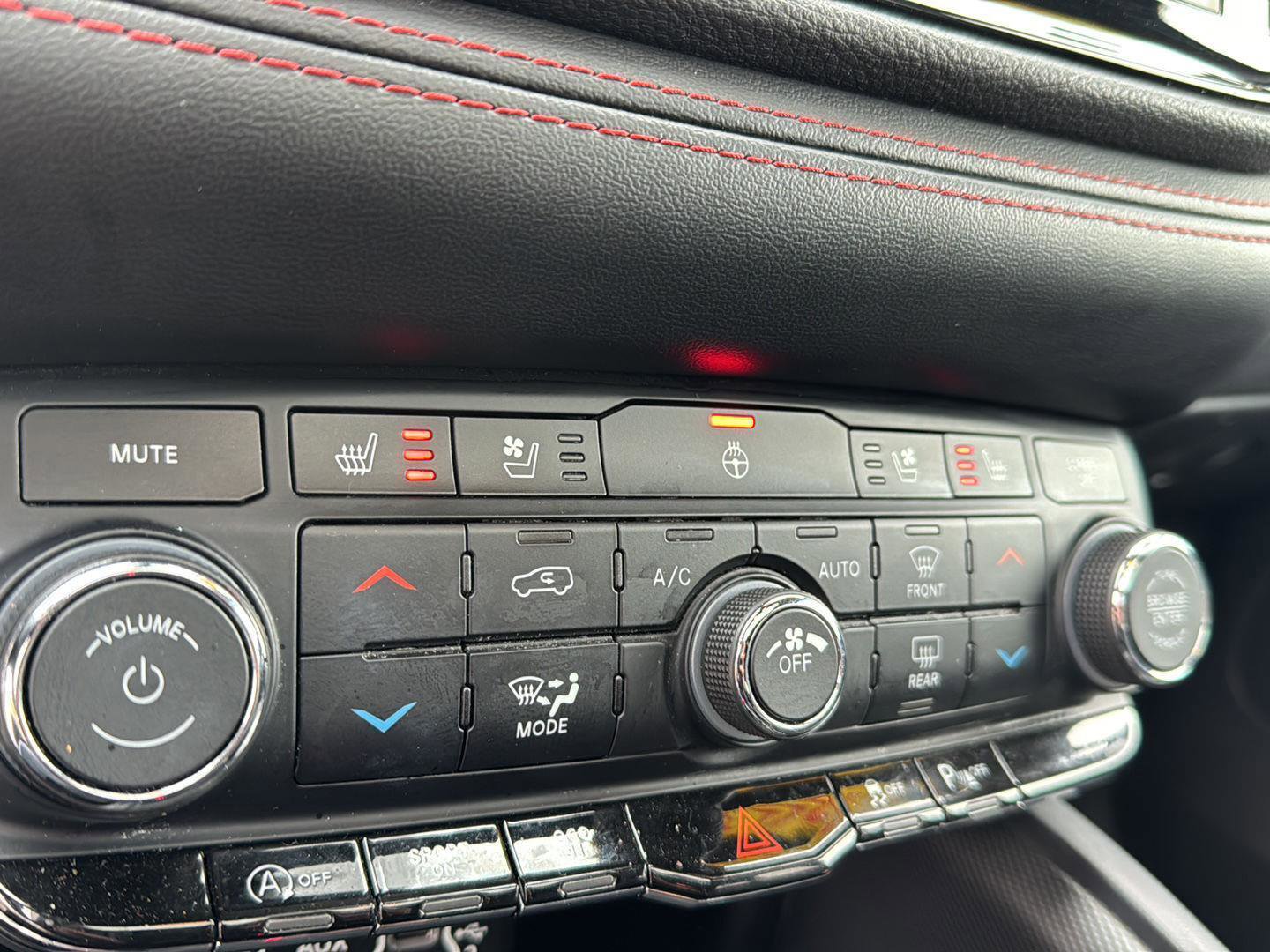 Used 2023 Dodge Durango GT image 24