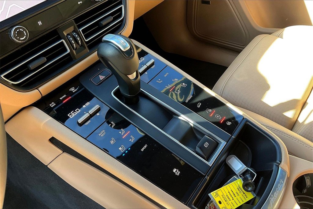Used 2022 Porsche Macan image 18