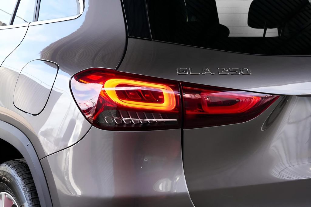 Used 2022 Mercedes-Benz GLA 250 4MATIC image 14