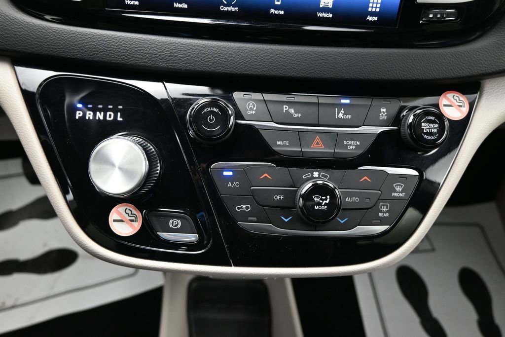 Used 2023 Chrysler Pacifica Touring-L FWD image 18