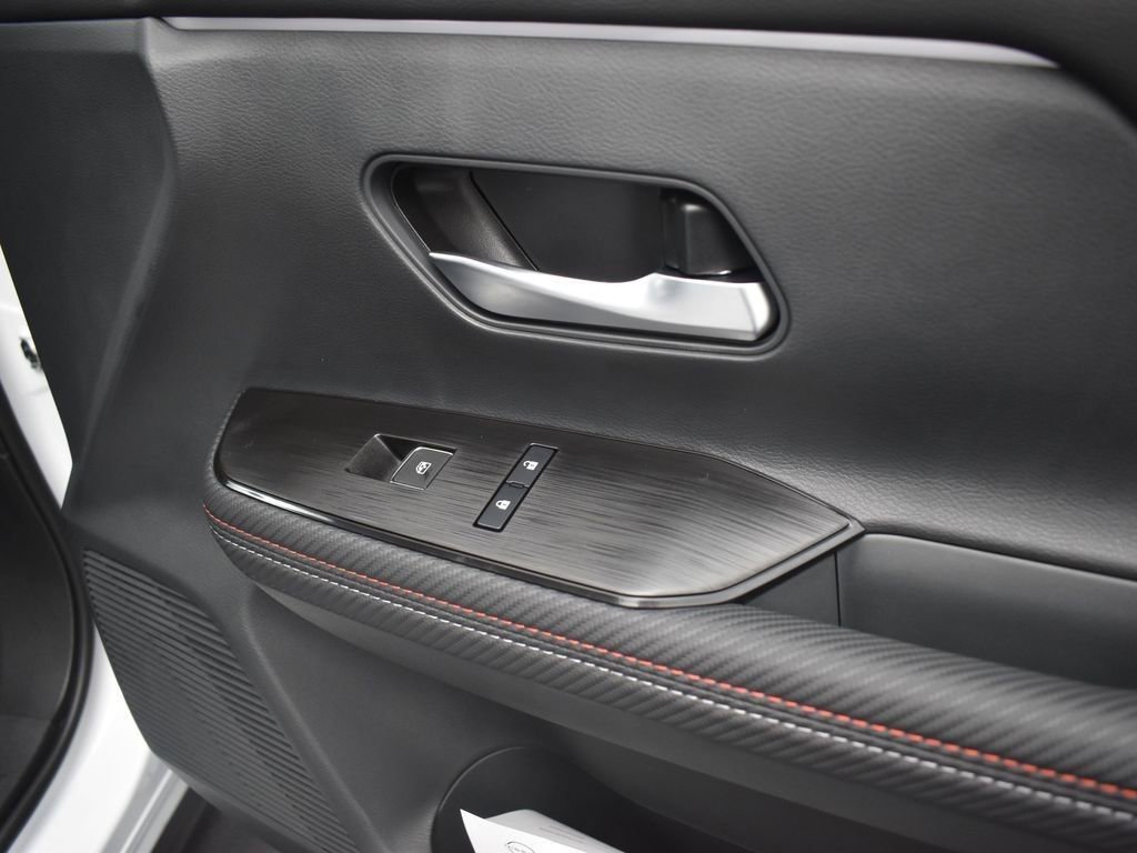 New 2026 Nissan Kicks SR w/ Cold Weather Package image 25